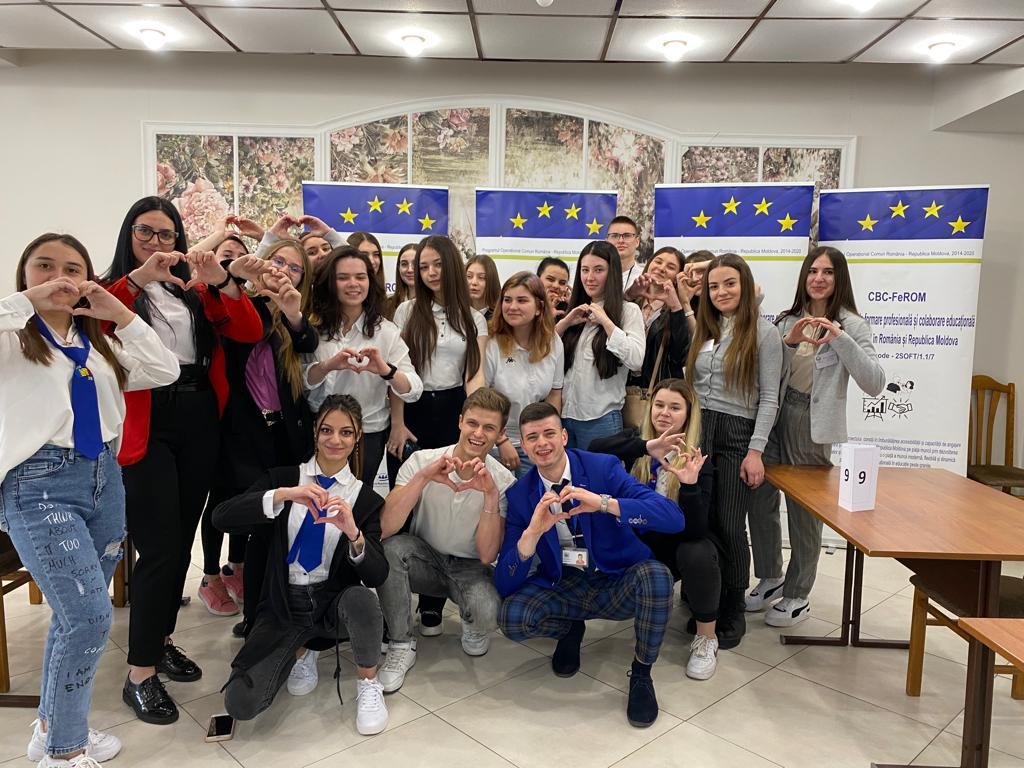 Copii într-un atelier educațional EMOȚII